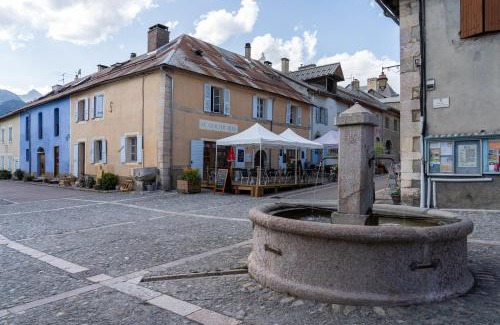 Mont-Dauphin Bed & Breakfast | Auberge Le Glacier Bleu