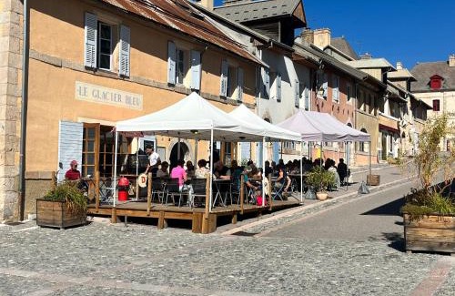 Mont-Dauphin Bed & Breakfast | Auberge Le Glacier Bleu