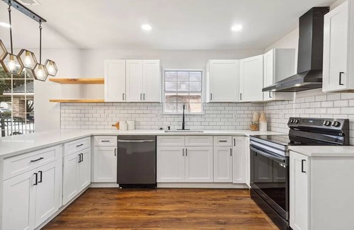 Dallas House | Auburn Haven: Spacious Retreat w/Modern Comforts