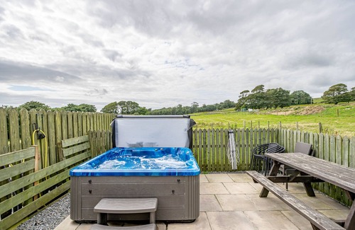 Castle Douglas Cottage | Auchenlarie Courtyard No 4 - a cottage that sleeps 5 guests in 3 bedrooms