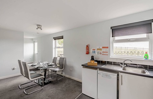 Castle Douglas Cottage | Auchenlarie Courtyard No 5 - a cottage that sleeps 4 guests in 2 bedrooms