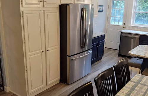 Newport East House | Aug 24-29 open-ask for discount. Walk 2 beach.Huge deck, roof-deck, new kitchen,