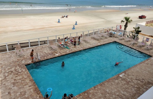 Daytona Beach Condo | AUGUST DATES ON SALE! Summer isn't Over, Get to the Beach! Cyndi 386-361-5882
