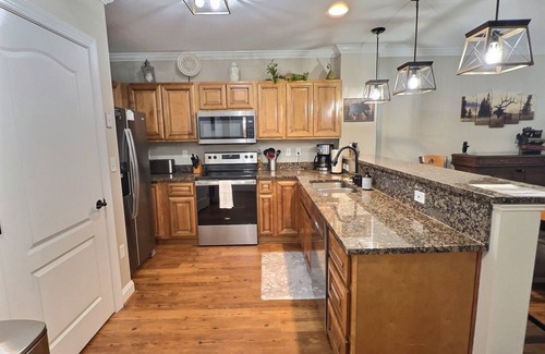 Gatlinburg Condo | August & September 15% discount for 2 night stay, 25% discount for 3 night stay