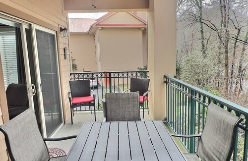 Gatlinburg Condo | August & September 15% discount for 2 night stay, 25% discount for 3 night stay