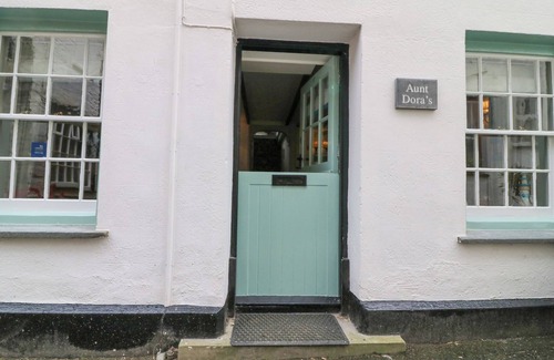 Port Isaac House | AUNT DORA'S, pet friendly, character holiday cottage in Port Isaac