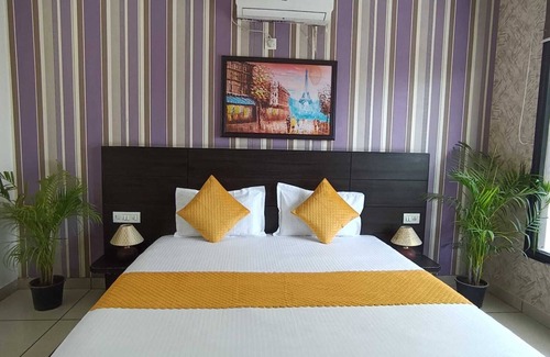 Gurugram Apartment | AuraBnB Homes:-Discover Comfort of Our 2BHK with Balcony Sec-46