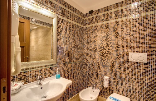 Aurelio Hotel | Aurelius Art Gallery Hotel