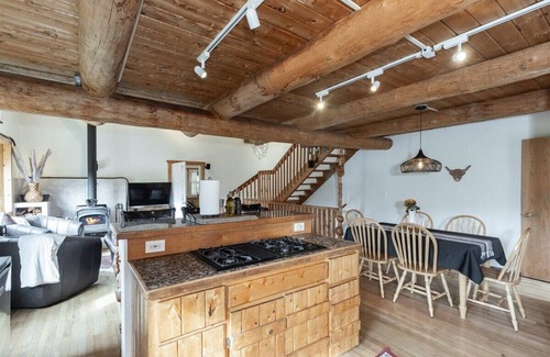 Fairbanks House | Aurora Views in Private Log Cabin