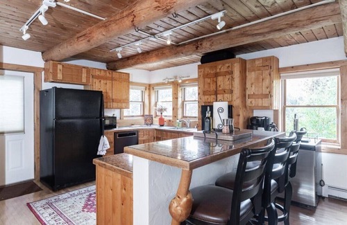 Fairbanks House | Aurora Views in Private Log Cabin