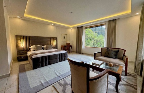 Banjar Hotel | Ausnya Tirthan