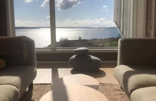 Austevoll House | Austevoll Cottage With Stunning sea Views!