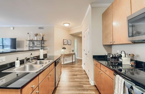 West Campus Apartment | Austin 4BR Townhome + Walk to West Campus