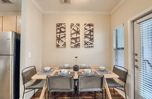 West Campus Apartment | Austin 4BR Townhome + Walk to West Campus