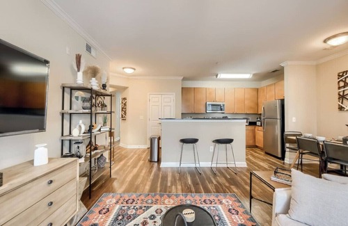 West Campus Apartment | Austin 4BR Townhome + Walk to West Campus