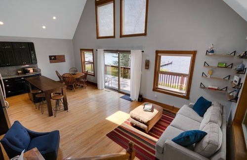 Reed City House | Austin Lake Lodge : Charming lakefront cottage!