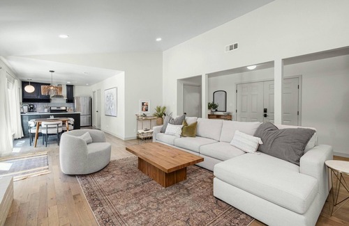 South Manchaca House | Austin Oasis – Zilker, Downtown, Pool, 3 Bedroom