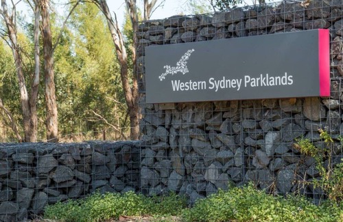 Austral House | Austral Spacious large 5 br home with Central AC