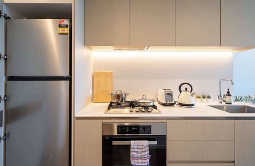 Southbank Apartment | Australia 108 HighRise Condo Bay View Lv56