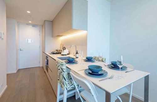 Southbank Apartment | Australia 108 HighRise Condo Bay View Lv56