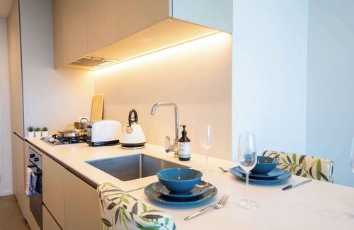Southbank Apartment | Australia 108 HighRise Condo Bay View Lv56