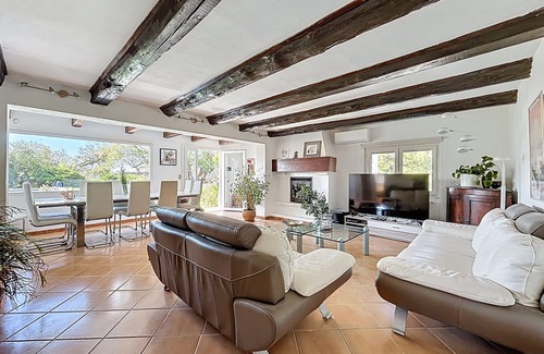 Saintes-Maries-de-la-Mer House | Authentic mas for 8, pool and blooming garden