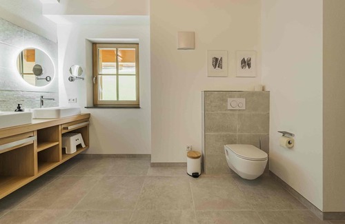 Russbach am Pass Gschuett Apartment | Authentic vacation home in the Salzkammergut with breathtaking mountain panorama.