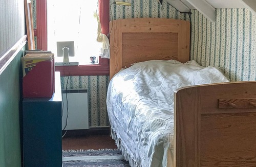 Haram House | Authentic and spacious cottage on the shore of Midfjord.