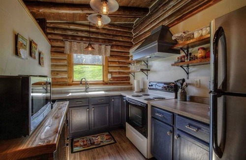 Benchmark Cabin | Authentic Black Hills Creekside Cabin