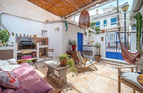 Malaga-Este Ski Chalet | Authentic fisher house in Pedregalejo - TakeCareMalaga