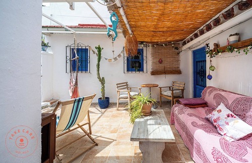 Malaga-Este Ski Chalet | Authentic fisher house in Pedregalejo - TakeCareMalaga