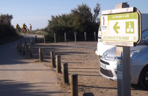 Bretignolles-sur-Mer House | Authentic home of fishermen of Vendee, decorated in nautical style