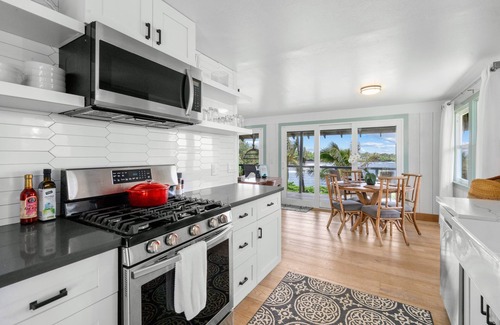 Hana Cottage | AUTHENTIC HAWAIIAN BEACH HOUSE ON HANA BAY. 5-minute walk to beaches and town.