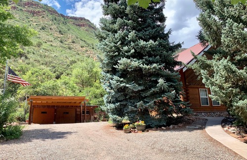 Glenwood Springs House | Authentic Large Colorado Cabin close to the Roaring Fork River! Very private