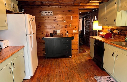 Campton Cabin | Authentic Log Cabin! Fun for families/Near Owl's Nest!/New Year's Eve avail!