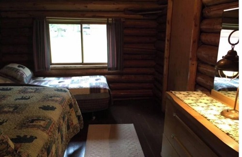 Northome Cabin | Authentic Log Cabin Pet Friendly Northshore Bay Resort