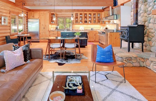 Georgetown House | Authentic Log Cabin Experience