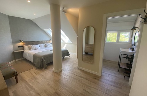 Oruna House | Authentic luxury 12 rooms, swimming pool, air conditioning, beautiful views.