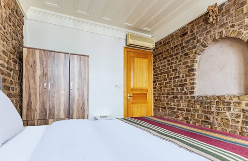 Istanbul City Center Apartment | Authentic Stone House 10 min to Goldenhorn