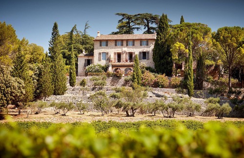 Carces Villa | Authentique Bastide Provençale au Cœur des Vignes D'un Domaine