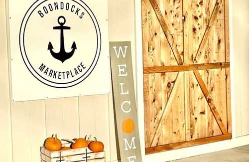 Raymond Apartment | Autumn Acres on Coast where Adventure Awaits