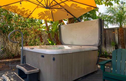 San Carlos House | Autumn Adventure - Sleeps 10 - Hot Tub - Billiards