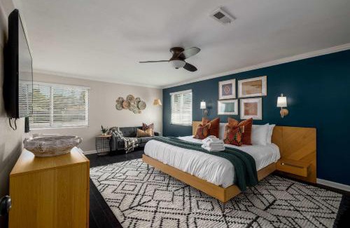 San Carlos House | Autumn Adventure - Sleeps 10 - Hot Tub - Billiards