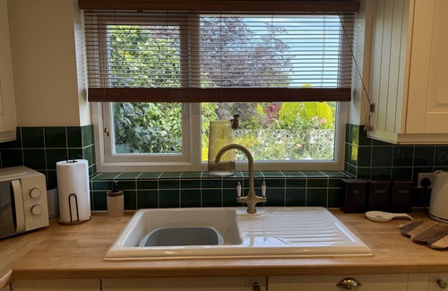 Muston Cottage | Autumn Cottage - Cosy Dog Friendly Cottage