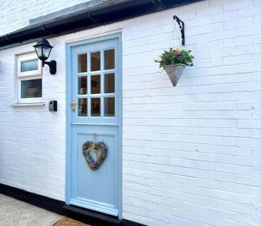 Muston House | Autumn Cottage