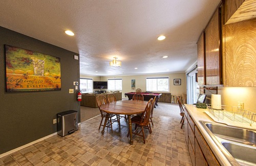 Skyland House | Autumn in Tahoe is the Best! 30% off 10/1 - 12/20. 30 day minimum. 3BR/2BA