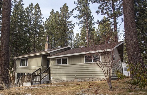 Skyland House | Autumn in Tahoe is the Best! 30% off 10/1 - 12/20. 30 day minimum. 3BR/2BA
