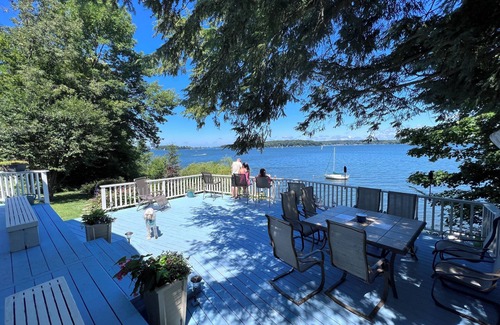 North Rose House | Autumn is Spectacular! Luxury Waterfront Sodus Bay, dogs welcome