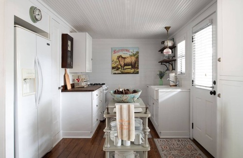 Fayetteville House | Autumn Retreat Steps to Town | Fire Pit + Suite