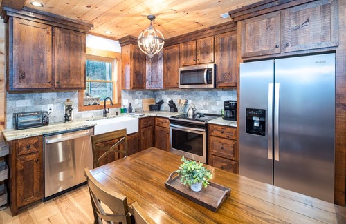 Mineral Bluff Cabin | Autumn's Bend! Creekside Peaceful Cabin Getaway! Games -Firepit -BBQ -Foosball